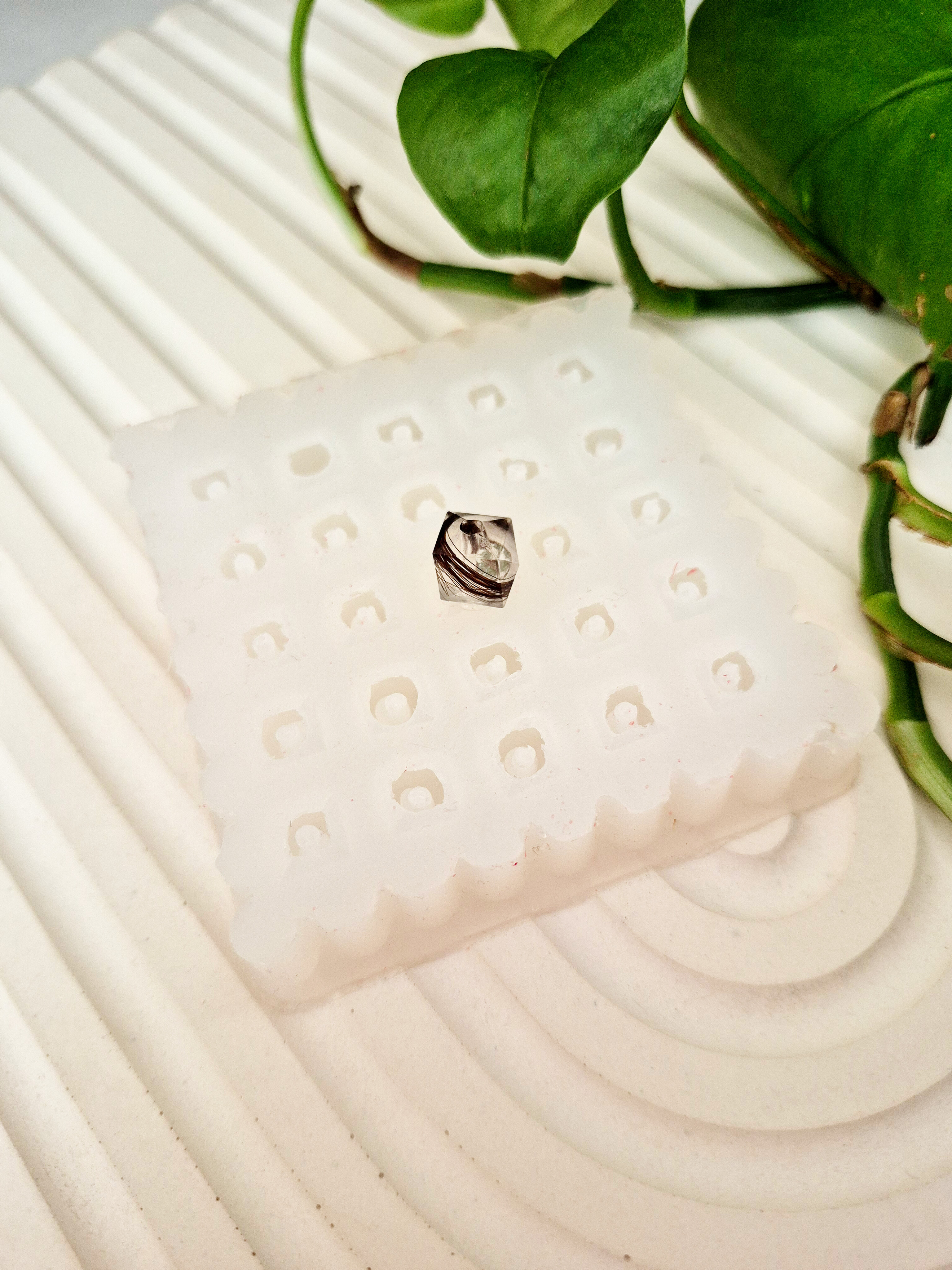 قالب تسبیح الماسی(مکعب چند وجهی) قطر1cm